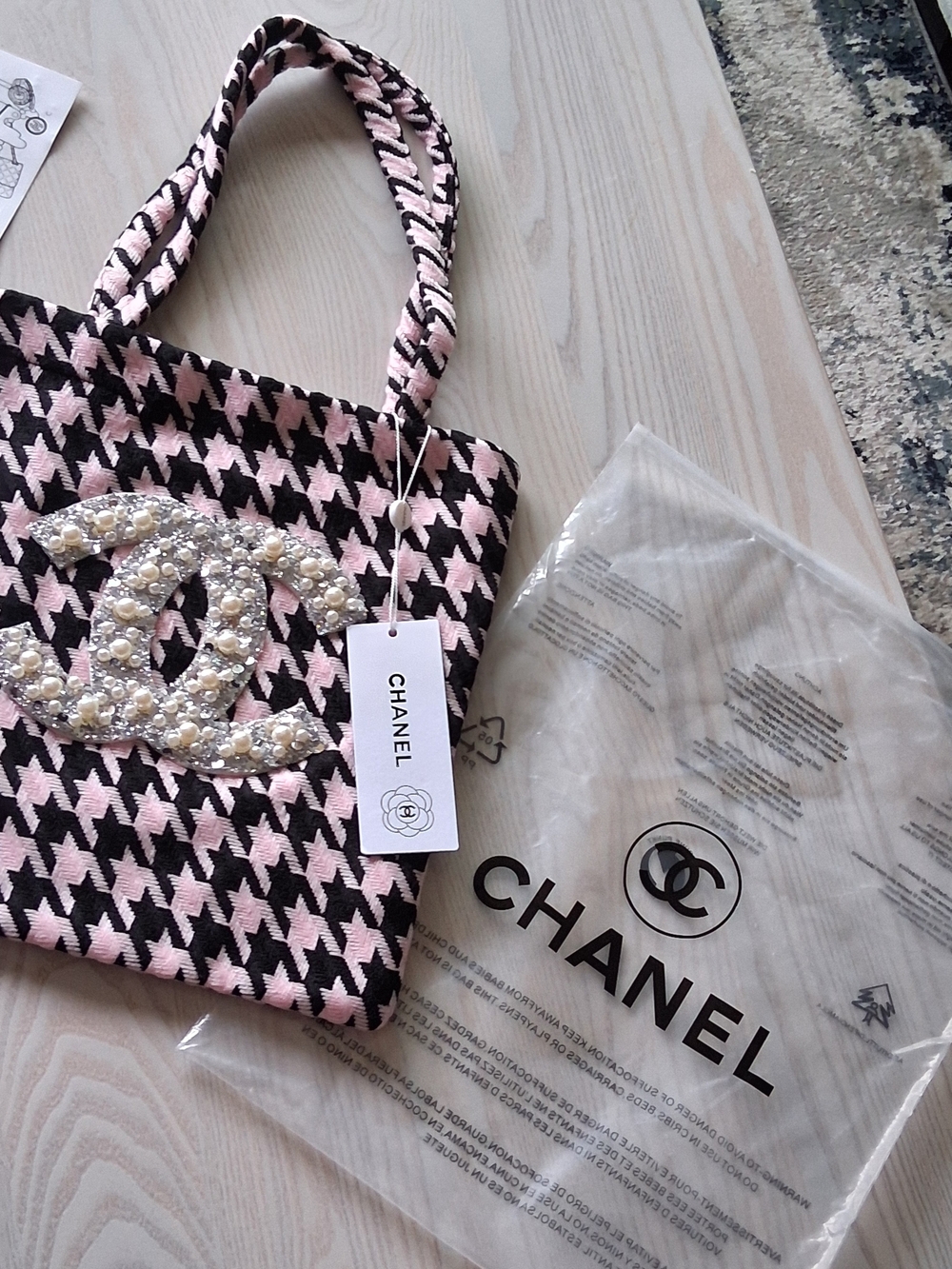Chanel GWP Pink & Black Houndstooth Tote with Pearl CC Logo - Picture 2 of 13
